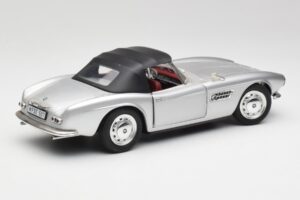 BMW 507 シルバー Revell 1:18 9034 メタル - 画像 3/8