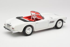 BMW 507 Touring Sport Feather White Revell 1:18 8810 メタル - 画像 3/8