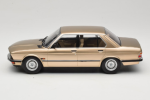 BMW 520i E28 Gold Metallic IXO 1:18 18CMC184 メタル - 画像 3/6