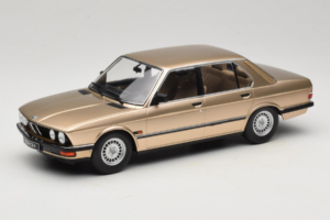 BMW 520i E28 Gold Metallic IXO 1:18 18CMC184 メタル