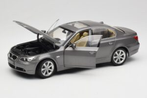 BMW 530i E60 Grey Metallic Revell 1:18 08841 メタル - 画像 2/8