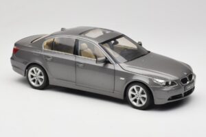 BMW 530i E60 Grey Metallic Revell 1:18 08841 メタル - 画像 6/8