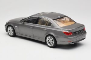 BMW 530i E60 Grey Metallic Revell 1:18 08841 メタル - 画像 7/8