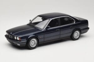 BMW 535i E34 Blue Metallic Minichamps 1:18 100024004 メタル