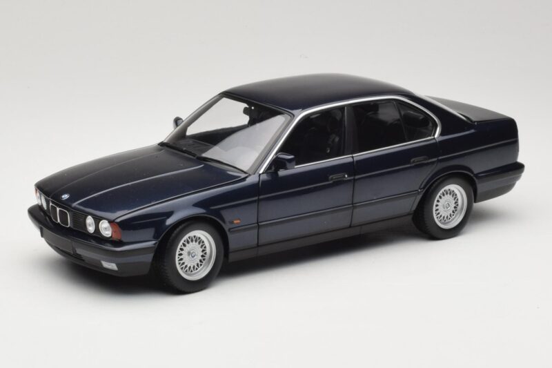 BMW 535i E34 Blue Metallic Minichamps 1:18 100024004 メタル