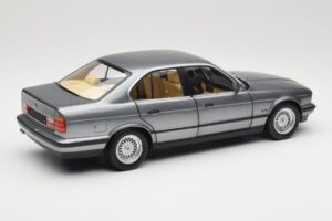 BMW 535i E34 グレー メタリック Minichamps 1:18 100024008 メタル - 画像 3/8