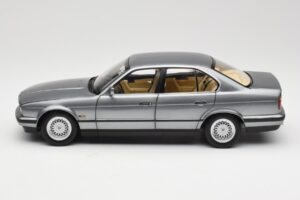 BMW 535i E34 グレー メタリック Minichamps 1:18 100024008 メタル - 画像 4/8
