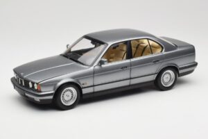BMW 535i E34 グレー メタリック Minichamps 1:18 100024008 メタル