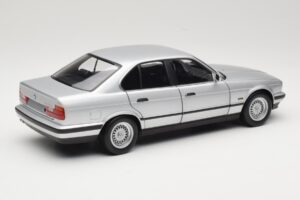 BMW 535i E34 シルバー Minichamps 1:18 100024005 メタル - 画像 3/8