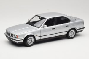 BMW 535i E34 シルバー Minichamps 1:18 100024005 メタル