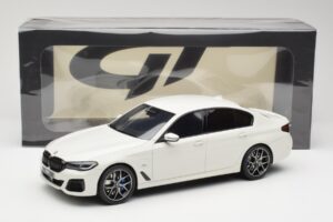 BMW 545e xDrive M-Sport G30 ホワイト GT Spirit 1:18 GT496 レジン - 画像 6/6