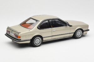 BMW 635 CSi E24 Bronzit Beige Metallic AUTOart 1:18 70523 メタル - 画像 3/8