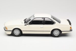 BMW 635 CSi E24 ホワイト Minichamps 1:18 155028102 メタル - 画像 3/6
