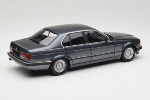 BMW 730i E32 Grey Metallic Minichamps 1:18 100023005 メタル - 画像 3/8