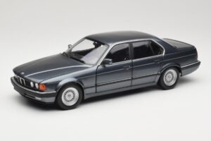 BMW 730i E32 Grey Metallic Minichamps 1:18 100023005 メタル
