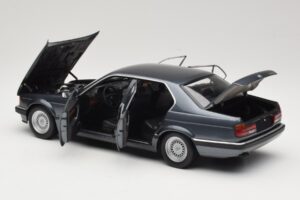 BMW 730i E32 Grey Metallic Minichamps 1:18 100023005 メタル - 画像 5/8