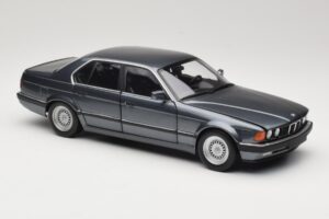 BMW 730i E32 Grey Metallic Minichamps 1:18 100023005 メタル - 画像 6/8