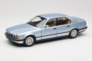 BMW 730i E32 ライトブルー メタリック Minichamps 1:18 100023008 メタル