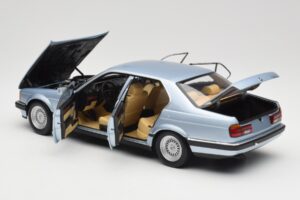 BMW 730i E32 ライトブルー メタリック Minichamps 1:18 100023008 メタル - 画像 5/8