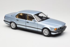 BMW 730i E32 ライトブルー メタリック Minichamps 1:18 100023008 メタル - 画像 6/8