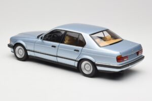 BMW 730i E32 ライトブルー メタリック Minichamps 1:18 100023008 メタル - 画像 7/8