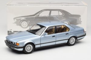 BMW 730i E32 ライトブルー メタリック Minichamps 1:18 100023008 メタル - 画像 8/8