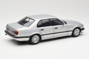 BMW 730i E32 シルバー Minichamps 1:18 100023000 メタル - 画像 3/8