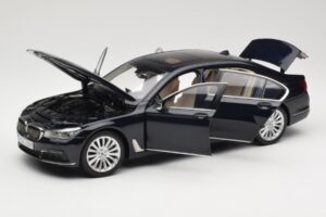 BMW 750Li F02 Imperial Blue Paragon 1:18 80432405586 メタル - 画像 2/8