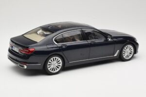 BMW 750Li F02 Imperial Blue Paragon 1:18 80432405586 メタル - 画像 3/8