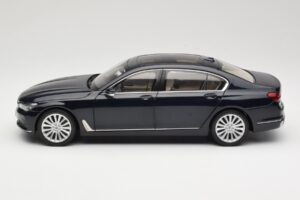BMW 750Li F02 Imperial Blue Paragon 1:18 80432405586 メタル - 画像 4/8