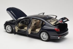 BMW 750Li F02 Imperial Blue Paragon 1:18 80432405586 メタル - 画像 5/8