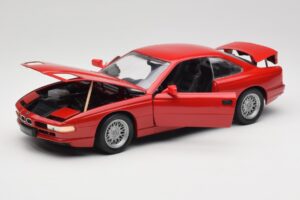 BMW 850Ci E31 Brilliant Red Revell 1:18 8827 メタル - 画像 2/8