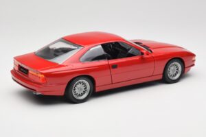 BMW 850Ci E31 Brilliant Red Revell 1:18 8827 メタル - 画像 3/8