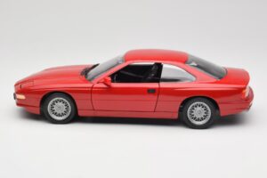 BMW 850Ci E31 Brilliant Red Revell 1:18 8827 メタル - 画像 4/8