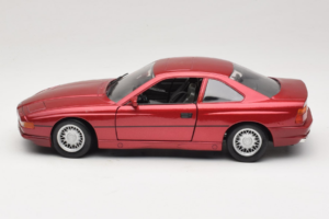 BMW 850i E31 レッド Tchibo 1:18 36157 メタル - 画像 4/8