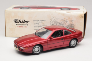 BMW 850i E31 レッド Tchibo 1:18 36157 メタル - 画像 8/8