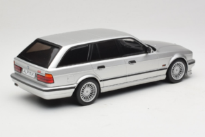 BMW Alpina B10 E34 4.6 Touring シルバー MCG 1:18 MCG18332MCW メタル - 画像 2/6