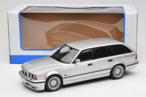 BMW Alpina B10 E34 4.6 Touring シルバー MCG 1:18 MCG18332MCW メタル - 画像 6/6