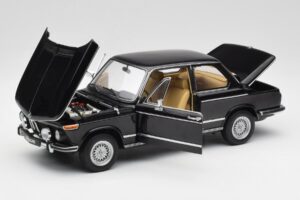 BMW 2002 L E10 ブラック AUTOart 1:18 70603 メタル - 画像 2/8