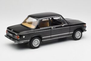 BMW 2002 L E10 ブラック AUTOart 1:18 70603 メタル - 画像 3/8