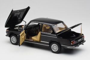 BMW 2002 L E10 ブラック AUTOart 1:18 70603 メタル - 画像 5/8