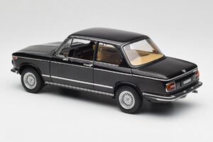 BMW 2002 L E10 ブラック AUTOart 1:18 70603 メタル - 画像 7/8