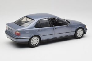 BMW 3-Series E36 アブスブルー UT Models 1:18 180023300 メタル - 画像 3/8