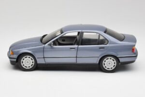BMW 3-Series E36 アブスブルー UT Models 1:18 180023300 メタル - 画像 4/8