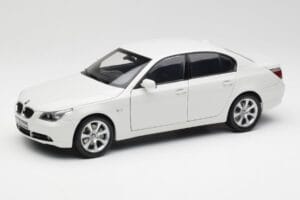 BMW E60 545i アルパインホワイト Kyosho 1:18 08591W メタル