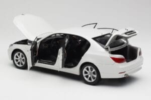BMW E60 545i アルパインホワイト Kyosho 1:18 08591W メタル - 画像 5/8