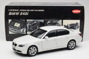 BMW E60 545i アルパインホワイト Kyosho 1:18 08591W メタル - 画像 8/8