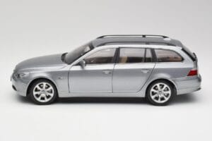 BMW 545i E61 Touring ライトグレー Kyosho 1:18 80430308414 メタル - 画像 4/8