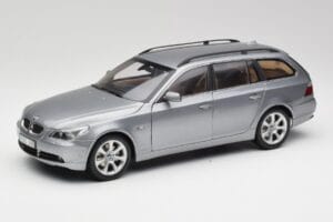 BMW 545i E61 Touring ライトグレー Kyosho 1:18 80430308414 メタル