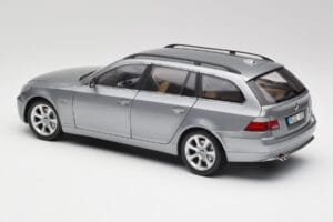 BMW 545i E61 Touring ライトグレー Kyosho 1:18 80430308414 メタル - 画像 7/8
